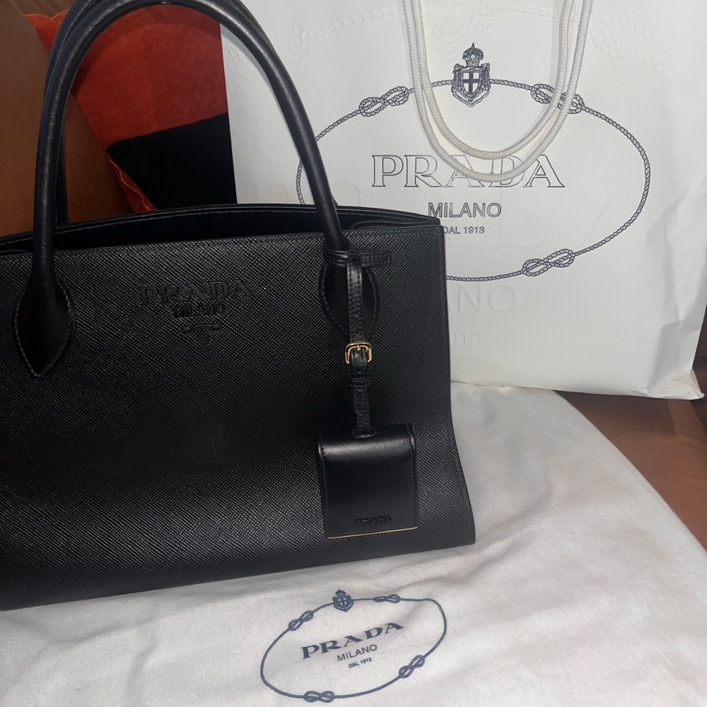 Medium Saffiano leather Prada
Monochrome bag - Picture 12 of 12